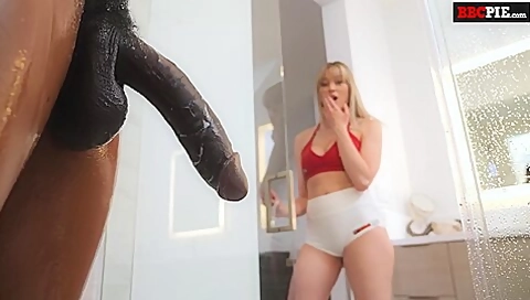 Amber Moore In Rides Personal Trainers Bbc For Some Cardio